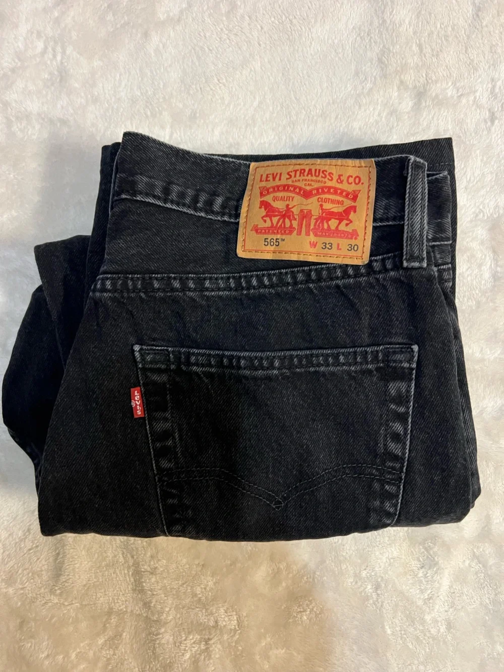 Levi's Men's Black Jeans, 565.